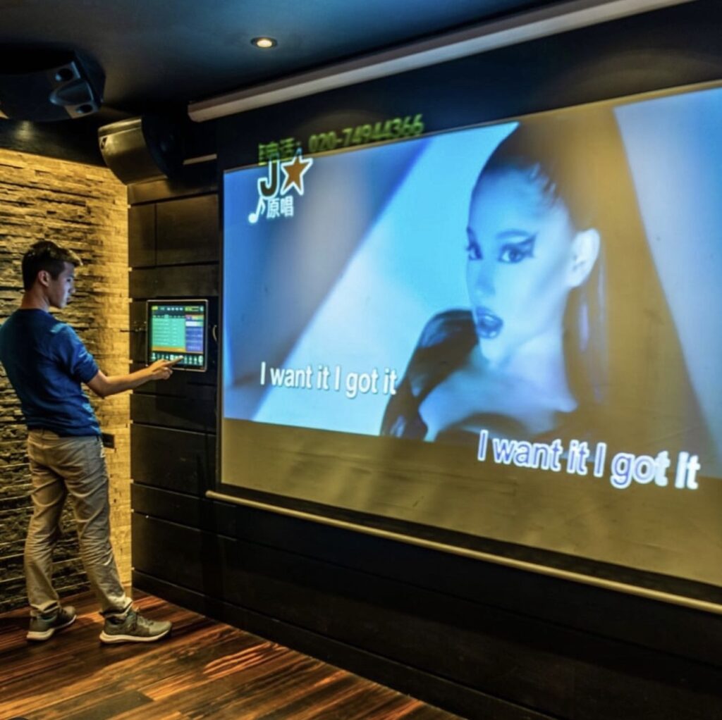 karaoke room image 4